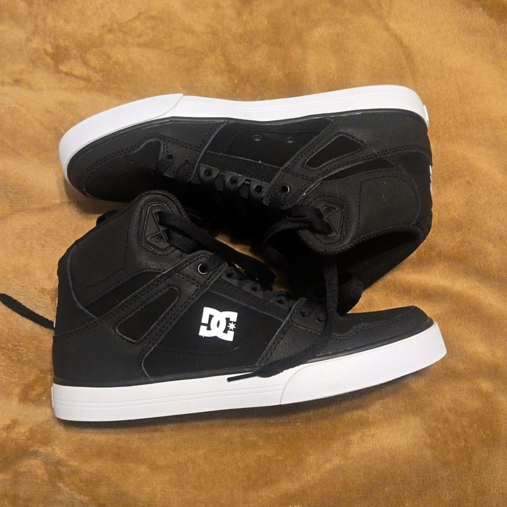 Dc shoes size 8